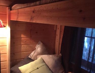 Cottage with Shared Bathroom (4 Adults)
