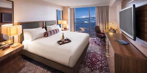 LUXURY ROOM 1 KING SMOKING