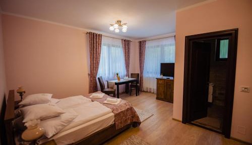 Deluxe Room (2 Adults + 1 Child)