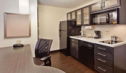 Studio Suite Queen with Roll-In Shower - Mobility Accessible 