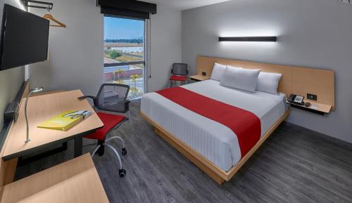 Deluxe Queen Room