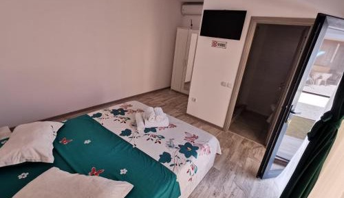 Deluxe Double Room (2 Adults + 1 Child)