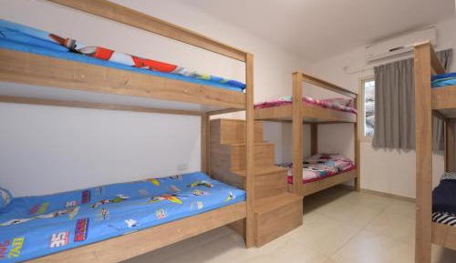 Deluxe Family Room