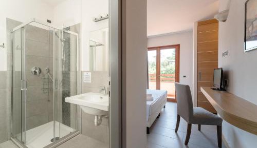 Double or Twin Room with Partial Sea View