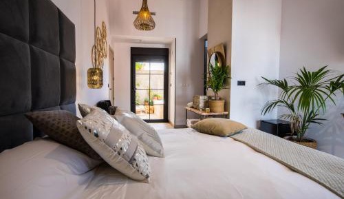 Deluxe Suite with Spa Bath