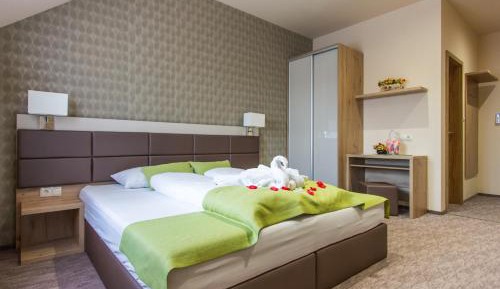 Standard Queen Room
