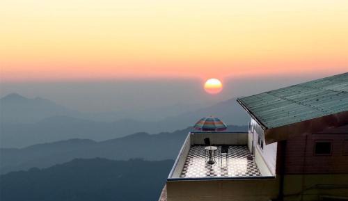 Executive Club Room with Terrace and Mountain View