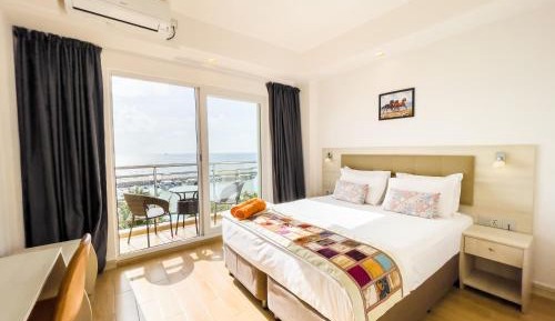Deluxe Double Room with Balcony and Sea View