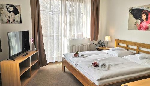 Double or Twin Room with Shower