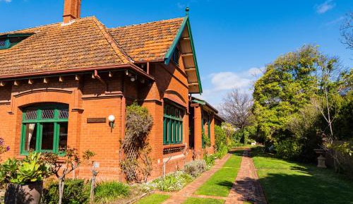 Two-Bedroom Apartment - George Lowe Esquire