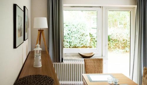 Deluxe One-Bedroom Apartment