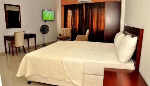 Deluxe Room (2 Adults + 1 Child)