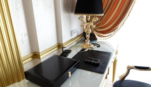 Suite with King Size Bed
