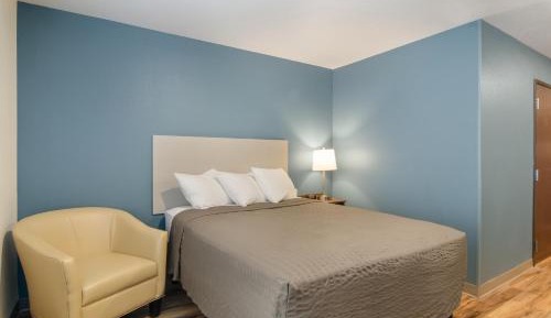 Queen Room with Roll-In Shower - Accessible/Non Smoking