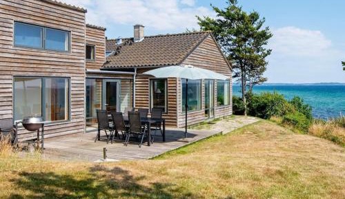 Three-Bedroom Holiday Home 