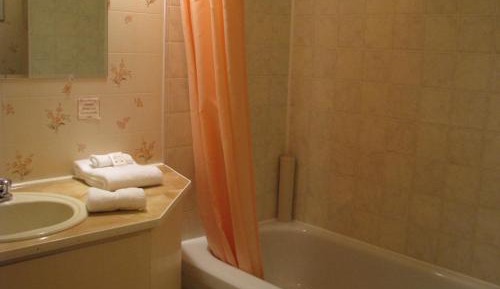 Queen Room with Private External Bathroom (#7)