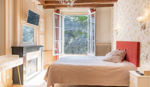 Triple Room with City View