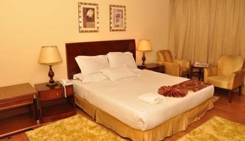 Deluxe Family Room