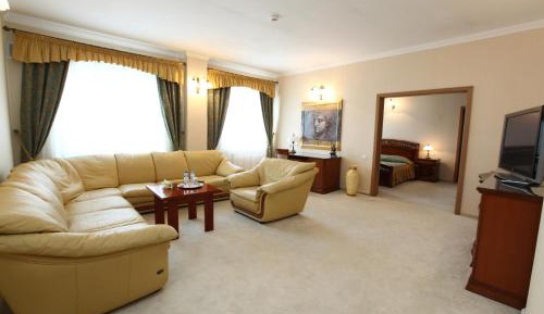 Deluxe Suite with Spa Bath