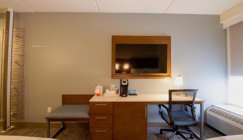 Room with Two Beds - Hearing Accessible - Non-Smoking