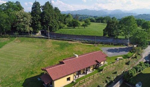 Apartment with Mountain View