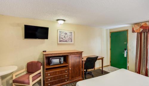 King Suite with Whirlpool - Non-Smoking