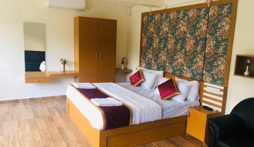 Suite with Lake View