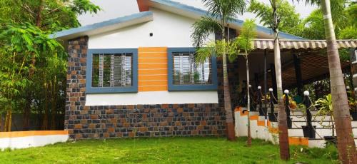 Villa with Garden View