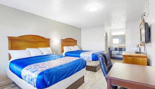 Queen Room with Two Queen Beds - Smoking