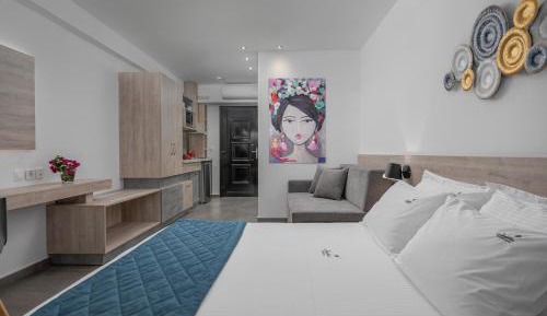 Junior Suite with Pool View