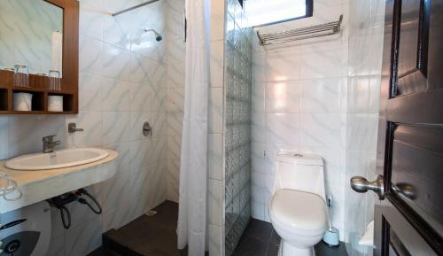 Deluxe Triple Room with Private Balcony and Partial Sea View