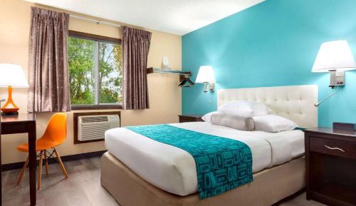 Queen Room - Non-Smoking