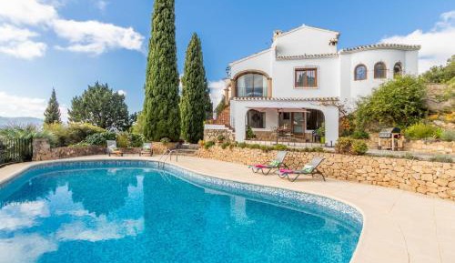 Villa with Garden View