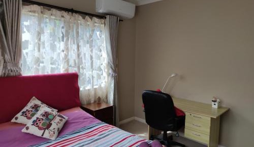 Deluxe Queen Room - Cherry
