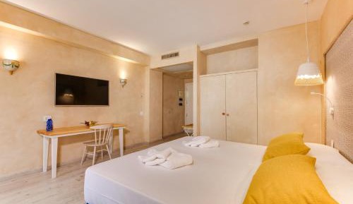 Superior Triple Room with Partial Sea View