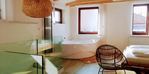 Deluxe Suite with Spa Bath