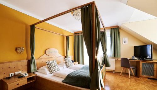 Comfort Double Room with Balcony and Air Condition
