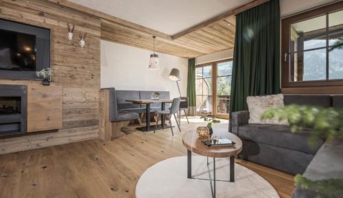 King Studio with Sofa Bed