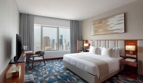 Suite with City View and Beach Access