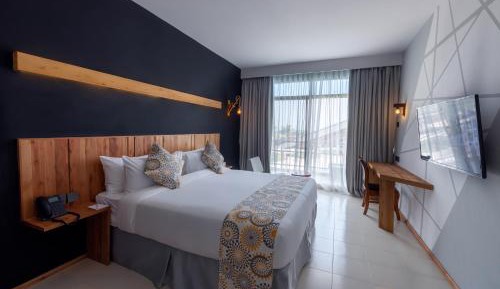 Standard Courtyard View King