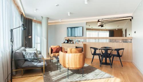 One-Bedroom King Suite with Living Area