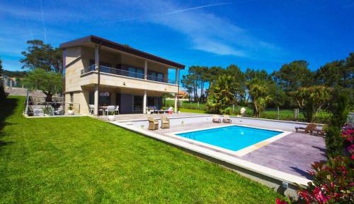 Five-Bedroom Holiday Home