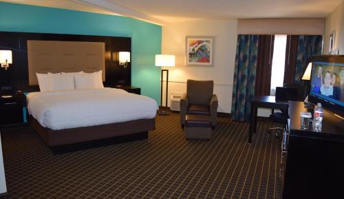 King Suite - Non-Smoking