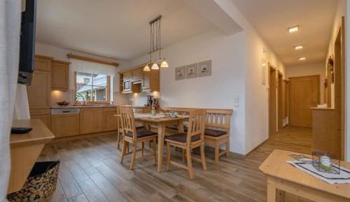 Two-Bedroom Apartment with Terrace (Rosskofel)