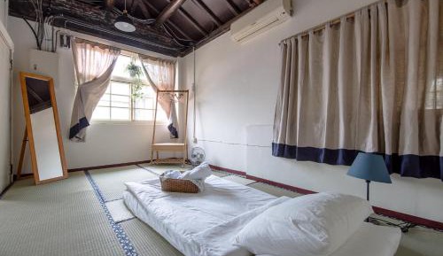 Single Room with Shared Bathroom