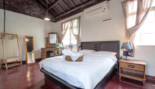 Double Room with Shared Bathroom