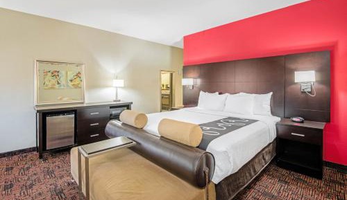 1 King Bed, Non-Smoking