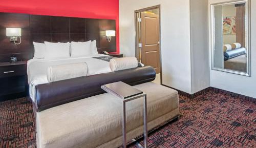 Family King Suite - Non-Smoking
