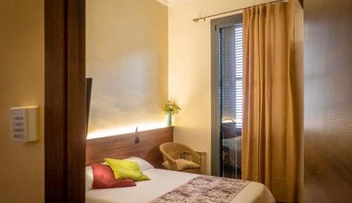 Double Room with Extra Bed and private bathroom