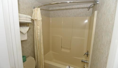 Deluxe One Queen Room Non Smoking